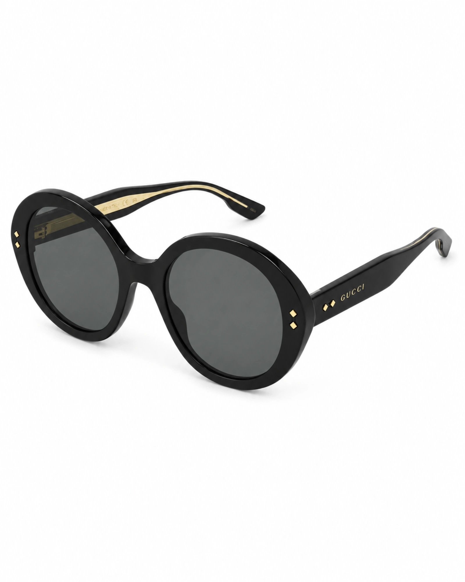 Gucci GG1081S 001 oversized γυαλιά ηλίου σε πλάγια όψη με μαύρο κοκάλινο σκελετό, γκρι φακούς και χρυσό λογότυπο