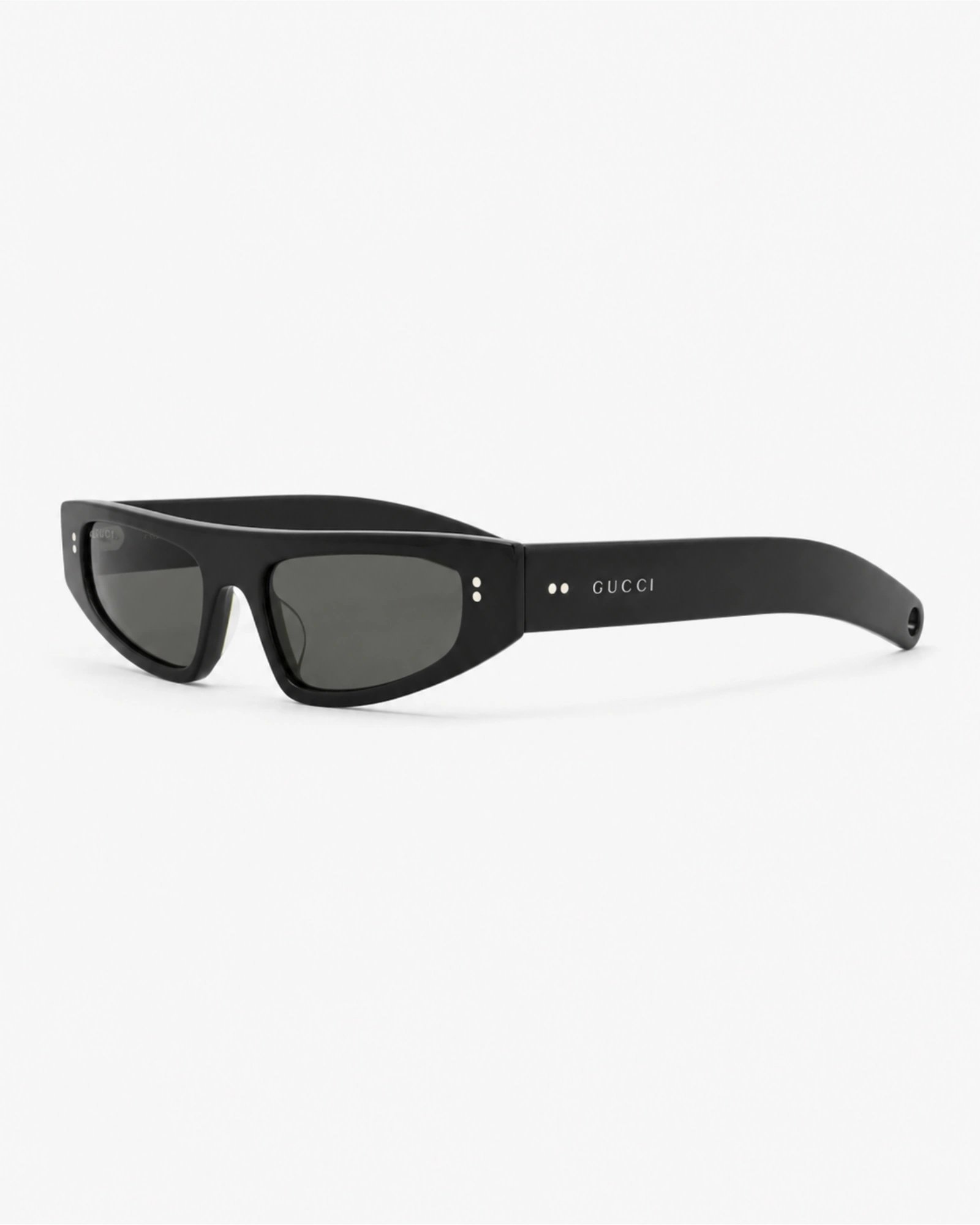Gucci GG1634S 003 μαύρα slim γυαλιά ηλίου σε πλάγια όψη με Gucci logo στον βραχίονα