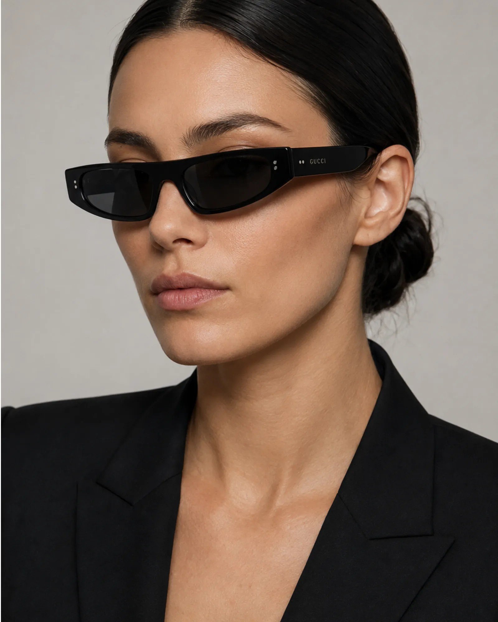 Gucci GG1634S 003 μαύρα γυαλιά ηλίου σε γυναικείο μοντέλο