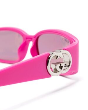 Κοντινή λεπτομέρεια Gucci GG1661S 004 ροζ γυαλιά ηλίου με μεταλλικό Interlocking G στους βραχίονες