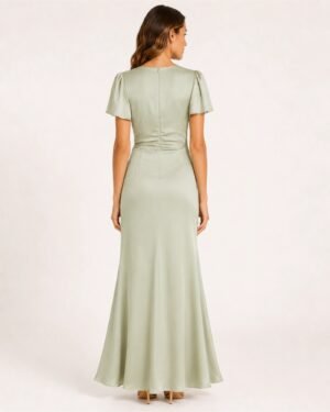 Πίσω όψη από Lavish Alice sage green satin maxi φόρεμα με φερμουάρ και κοντά flutter μανίκια
