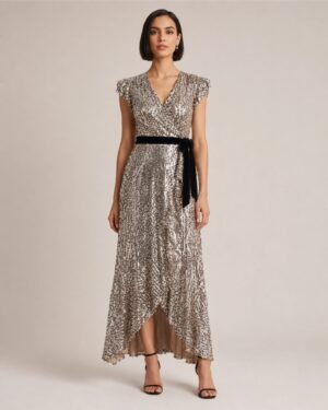 Phase Eight Petite Enja maxi φόρεμα με παγιέτες φορεμένο σε μοντέλο με μαύρη βελούδινη ζώνη
