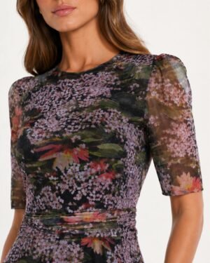 Κοντινή λεπτομέρεια από floral mesh ύφασμα σε Ted Baker μαύρο mini φόρεμα