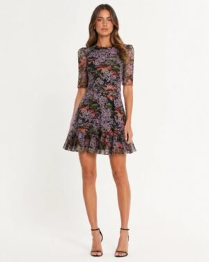 Μαύρο Ted Baker floral mesh mini φόρεμα σε styled εμφάνιση με premium αισθητική