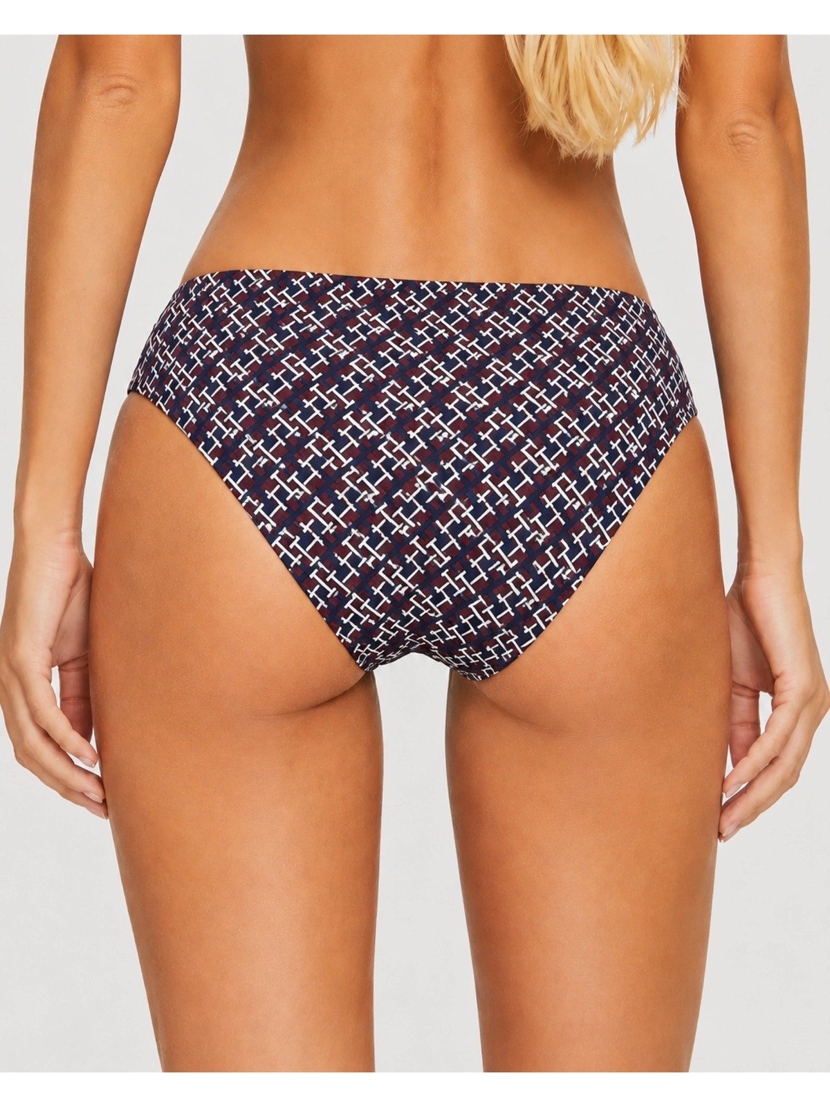 Tommy Hilfiger γυναικείο monogram bikini σλιπ πίσω όψη σε μοντέλο