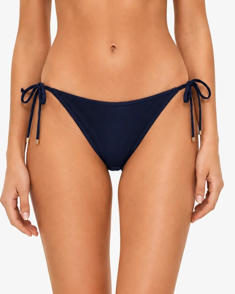 Tommy Hilfiger navy bikini bottom φορεμένο σε μοντέλο μπροστά