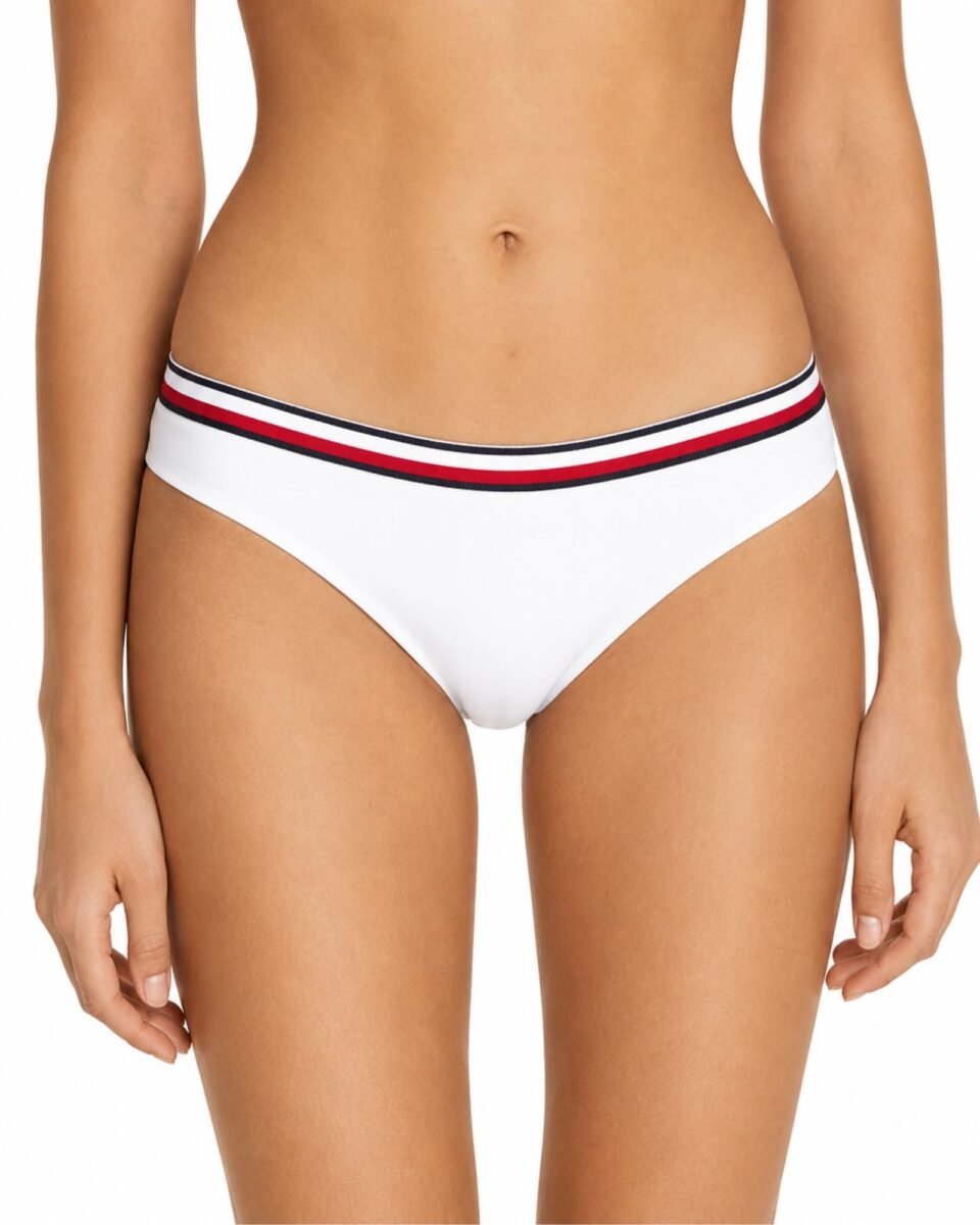 Tommy Hilfiger λευκό bikini slip φορεμένο σε μοντέλο κοντινή μπροστινή όψη