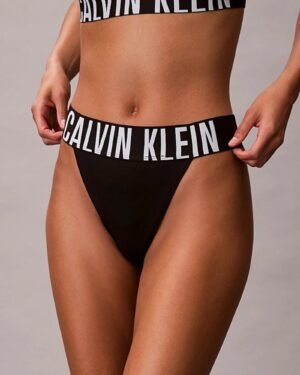 Calvin Klein μαύρο high leg thong φορεμένο μπροστινή όψη
