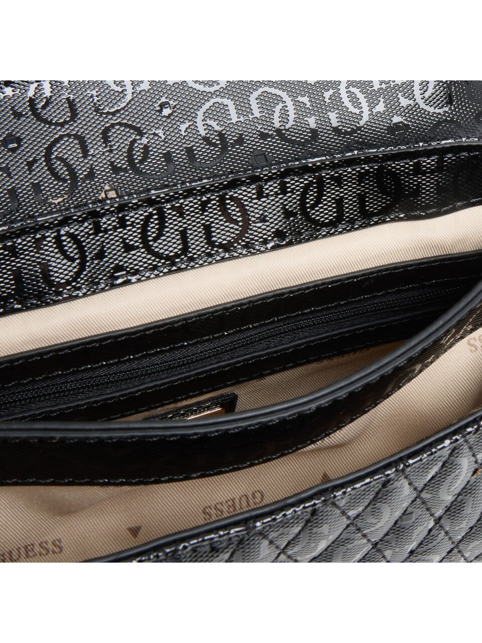 Εσωτερικό της μαύρης τσάντας Guess HWGG9626210-BLA με μπεζ φόδρα και τσέπη φερμουάρ