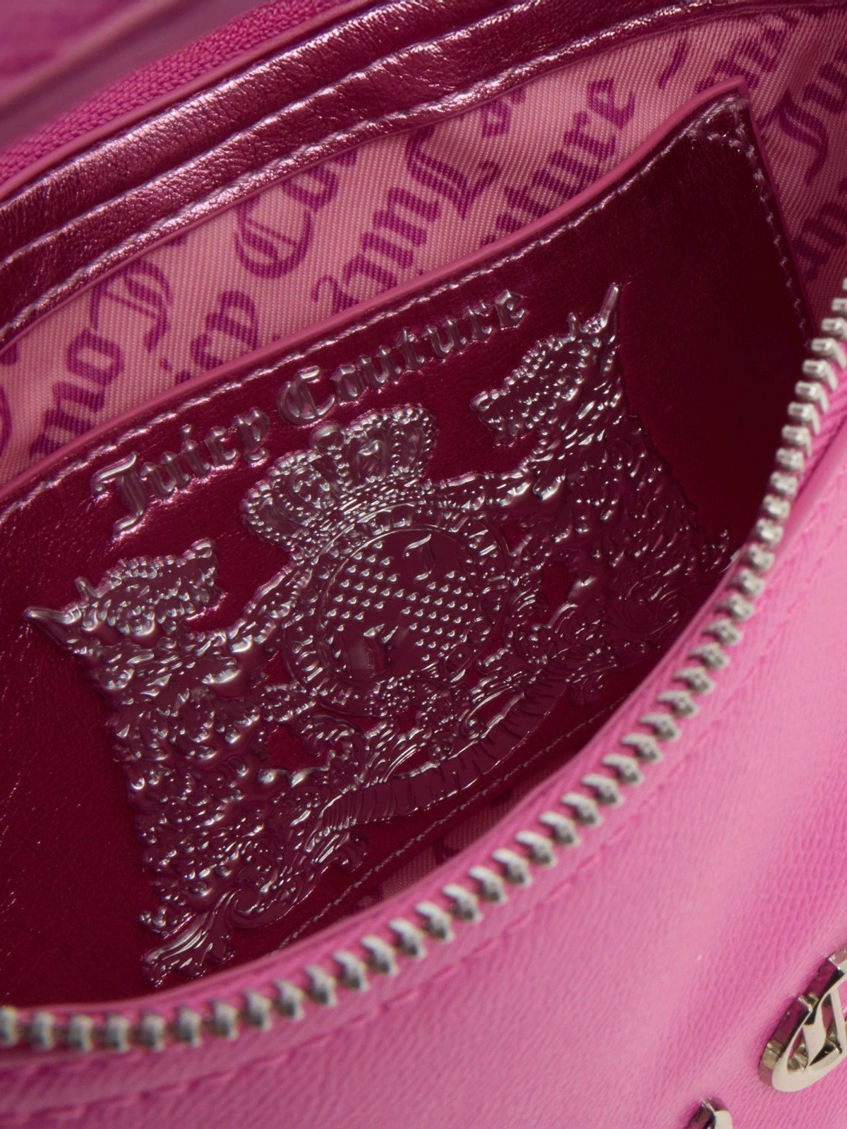 Εσωτερική λεπτομέρεια της ροζ τσάντας Juicy Couture Jasmine BIJJM5335WVP-SP9