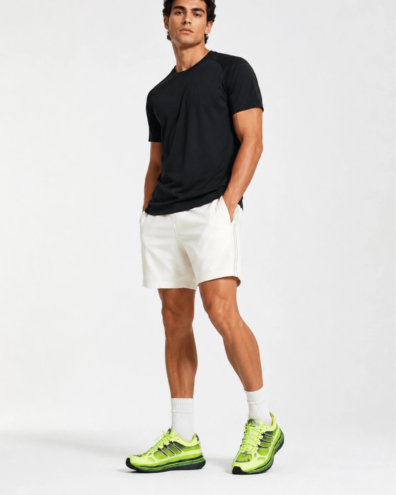 Ανδρικό μοντέλο φορά adidas Adistar HRMY JQ6787 Hi-Res Yellow