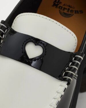 Dr. Martens Penton Heart 41676001 cut-out καρδιά λεπτομέρεια