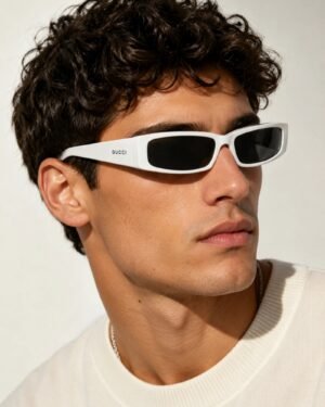 Ανδρικό μοντέλο φοράει Gucci GG1778S 002 λευκά γυαλιά ηλίου