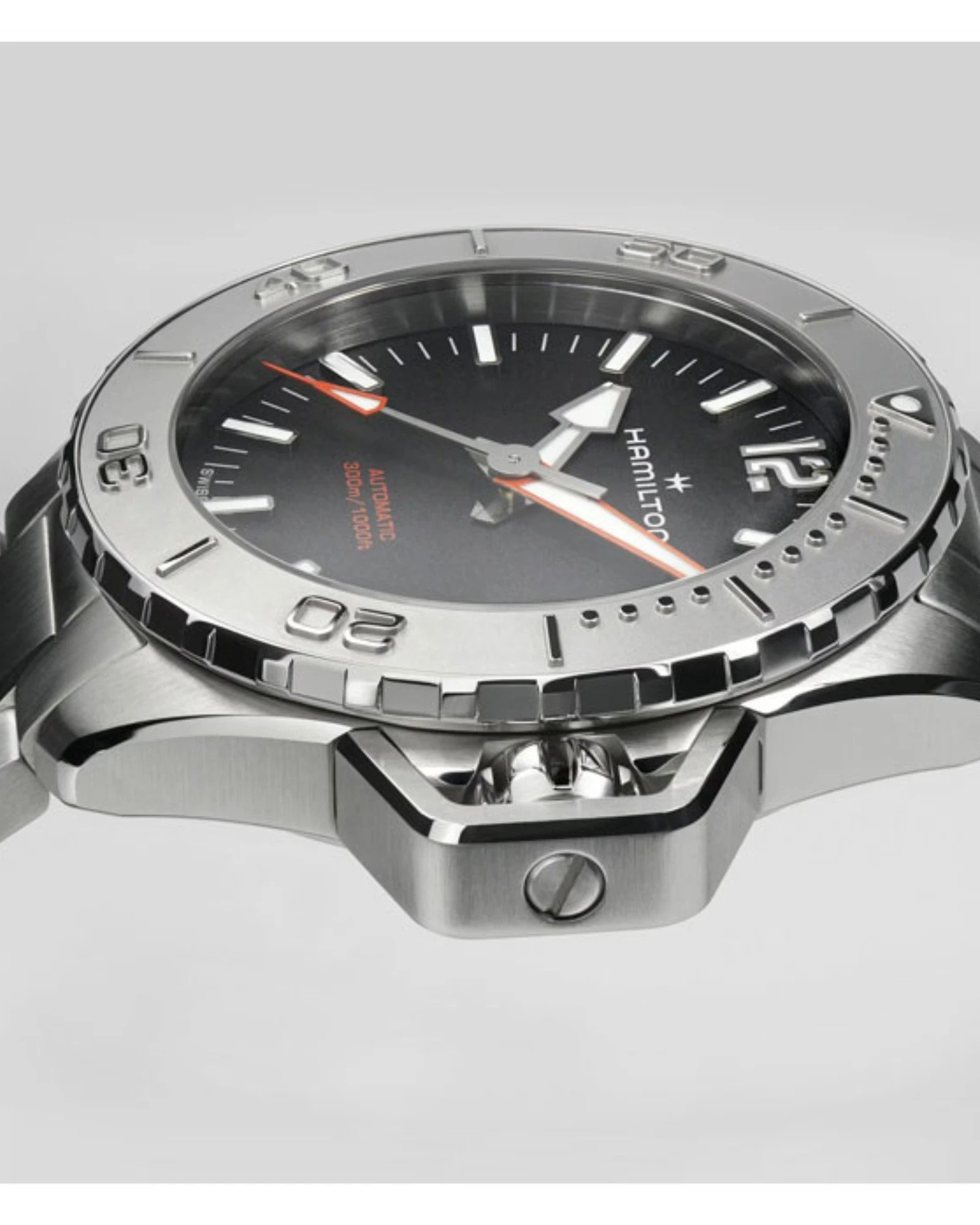 Hamilton Khaki Navy Frogman H77815130 crown guard και bezel