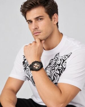 Ανδρικό μοντέλο που φορά Plein Sport Hurricane Chrono PSDBA0323 44mm σε μαύρο και rose gold