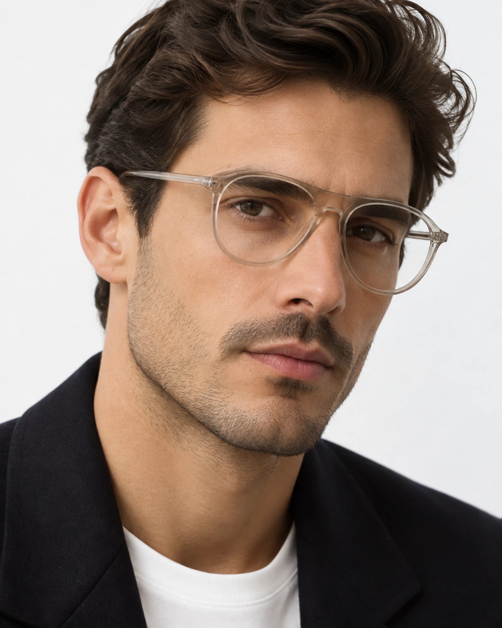 Ανδρικό μοντέλο με Saint Laurent SL 667 OPT 003 μπεζ διάφανα γυαλιά οράσεως