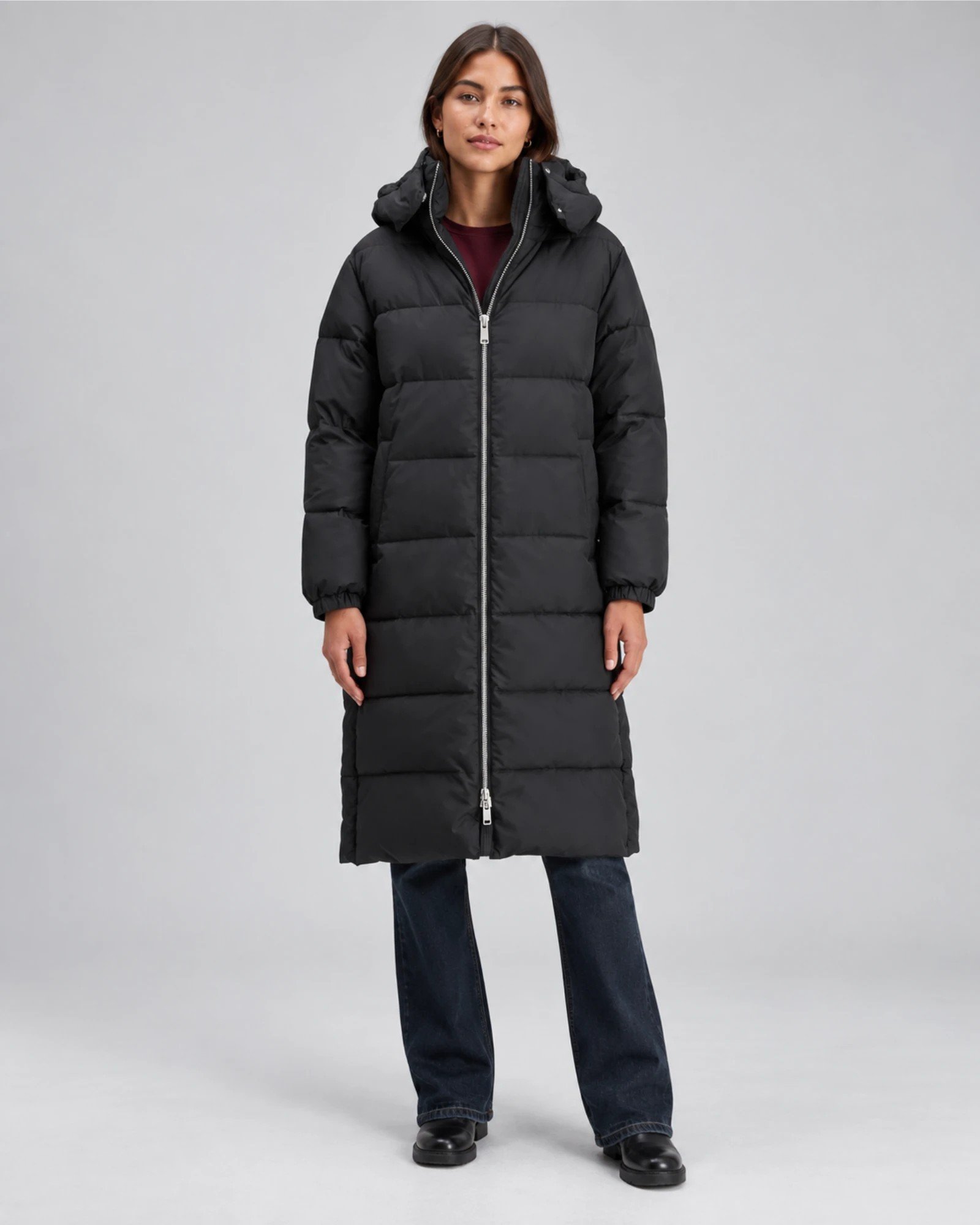Scotch & Soda 178071-U008 γυναικείο μακρύ μαύρο puffer parka φορεμένο σε μοντέλο μπροστινή όψη