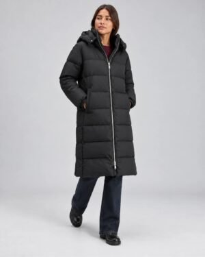 Scotch & Soda 178071-U008 γυναικείο μακρύ μαύρο puffer parka φορεμένο σε μοντέλο σε κίνηση