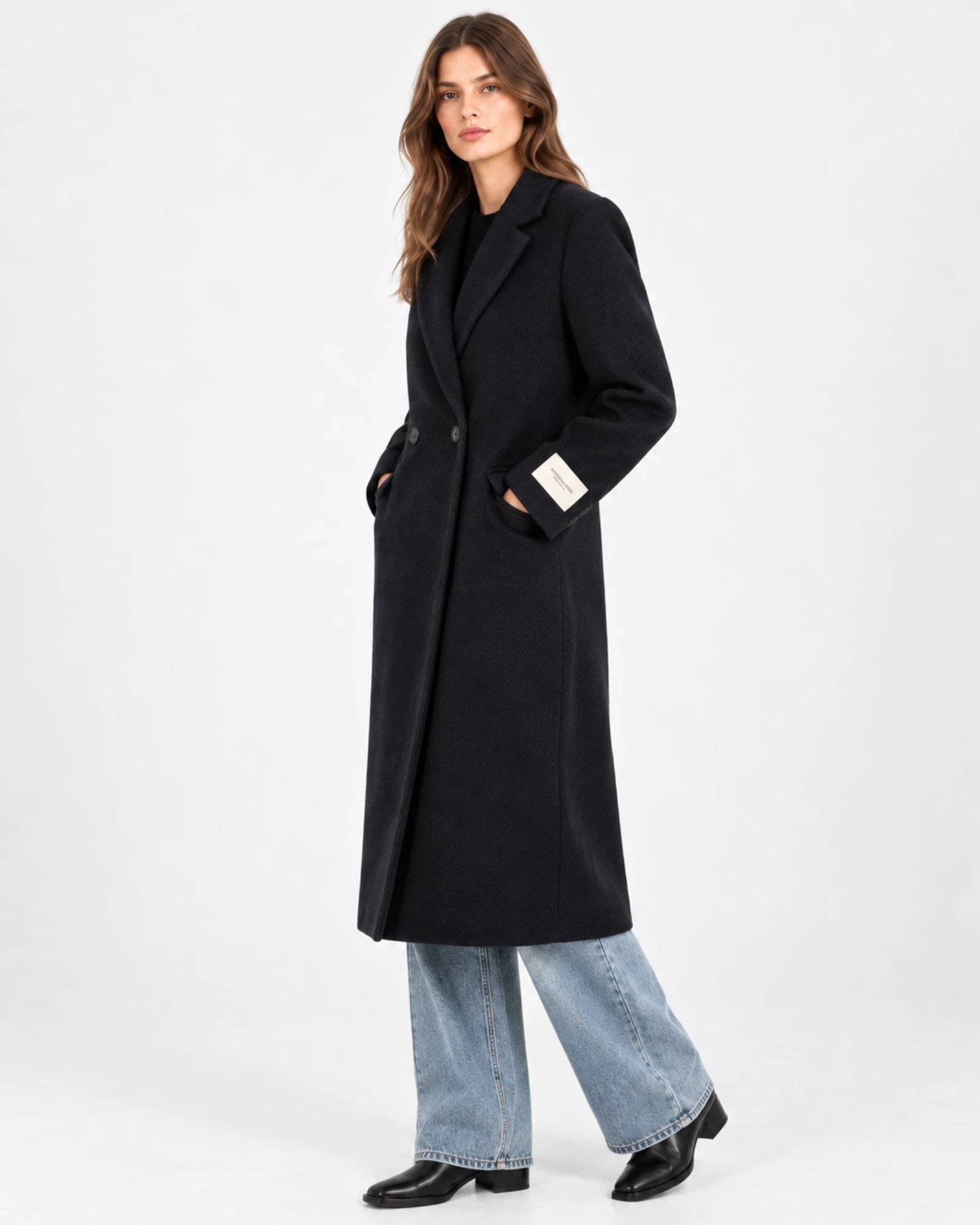 Scotch & Soda 178078-7426 γυναικείο μακρύ παλτό Black And Night φορεμένο σε μοντέλο πλάγια όψη